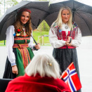 Kronprinsessen og Prinsesse Ingrid Alexandra på Gullhella bo- og omsorgssenter. Foto: Terje Pedersen, NTB